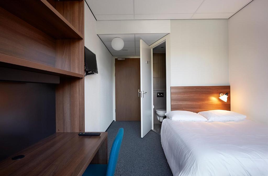 Двухместный (Стандартный двухместный номер с 1 кроватью) отеля The Student Hotel Amsterdam West, Амстердам