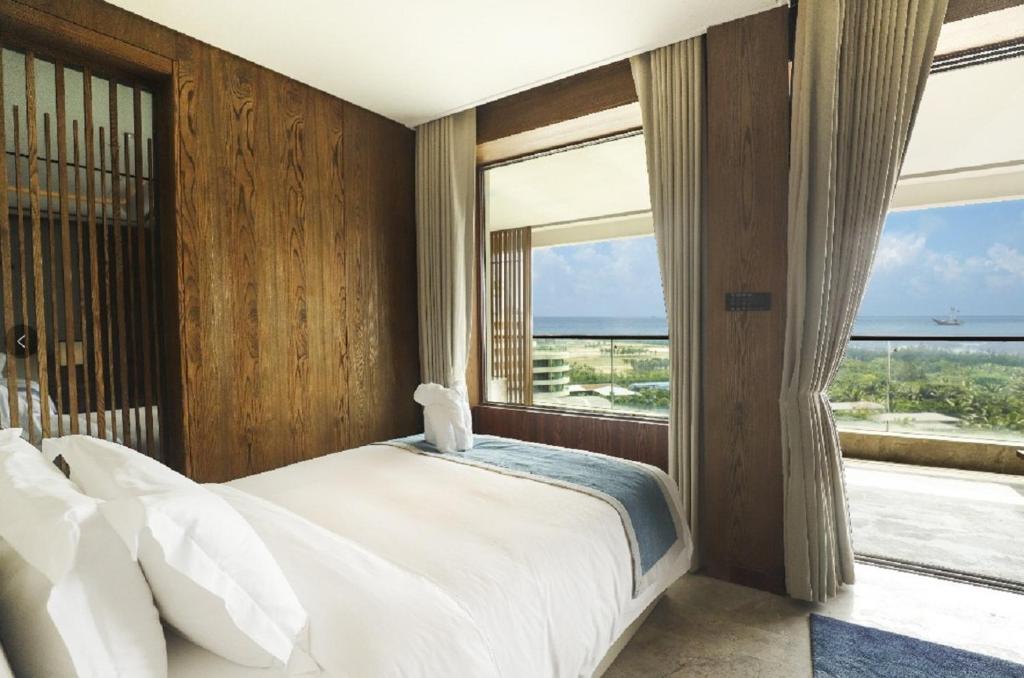 Сьюит (1 King 1 Double Bed JuniorSTE Ocean View) курортного отеля InterContinental Sanya Haitang Bay Resort, Санья