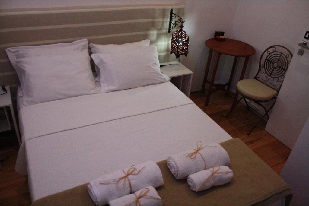 Двухместный (Двухместный номер с 1 кроватью и общей ванной комнатой) хостела Bora Dormir, Лагуш