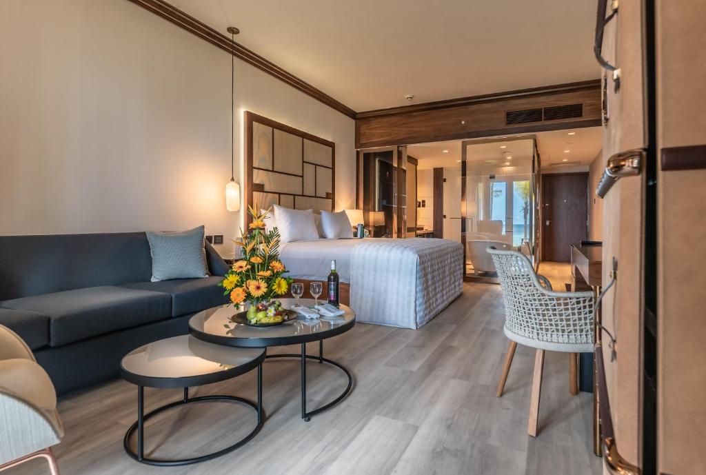 Двухместный (Beachfront Premium Room King) курортного отеля Le Meridien Ile Maurice, Пуант-о-Пиман