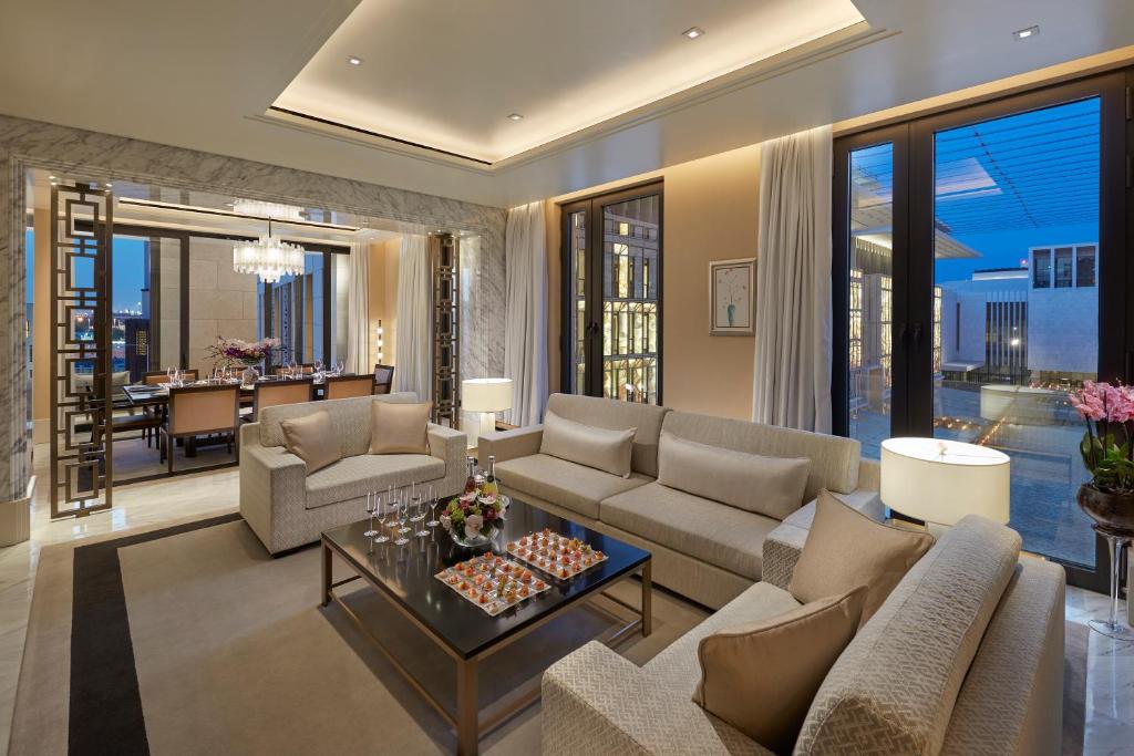 Сьюит (Люкс Baraha с кроватью размера «king-size») отеля Mandarin Oriental, Doha, Доха