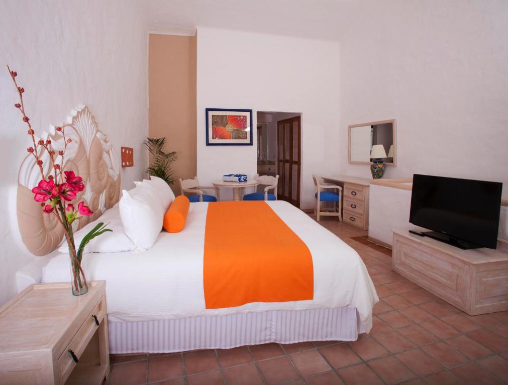 Двухместный (Улучшенный номер с кроватью размера «queen-size») отеля Flamingo Vallarta Hotel & Marina, Пуэрто-Вальярта