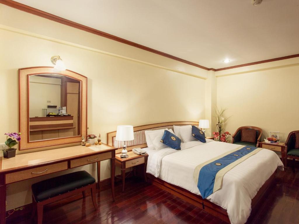 Двухместный (Двухместный номер Делюкс с 1 кроватью) отеля Patumwan House, Бангкок