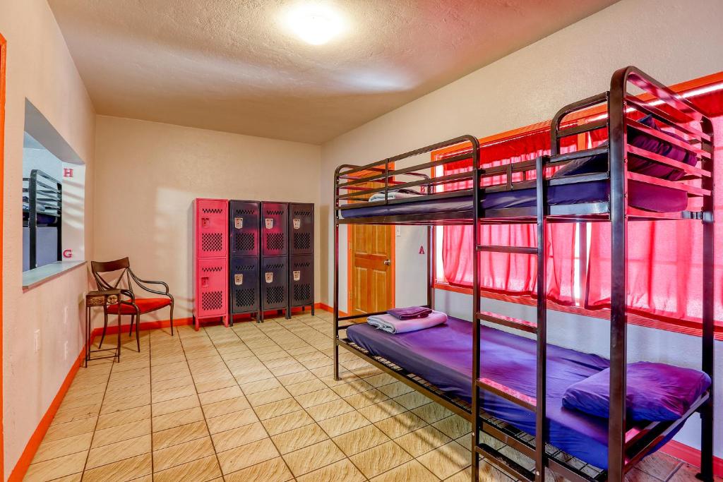 Номер (Кровать в общем 8-местном номере для женщин), Sin City Hostel