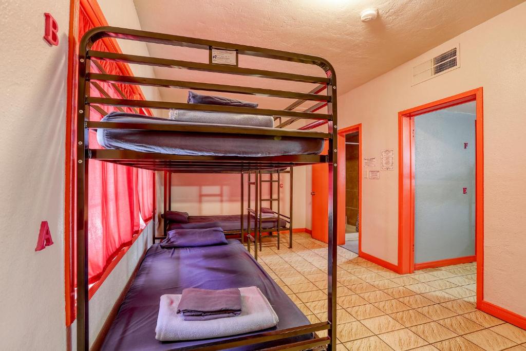 Номер (Кровать в общем 8-местном номере для женщин), Sin City Hostel