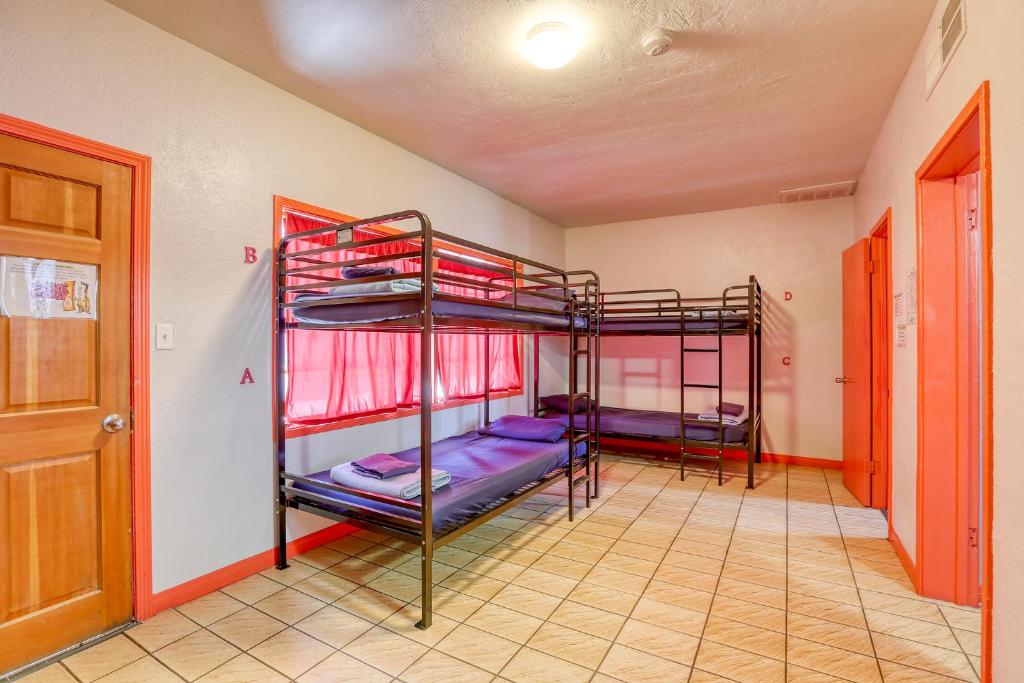 Номер (Кровать в общем 8-местном номере для женщин), Sin City Hostel