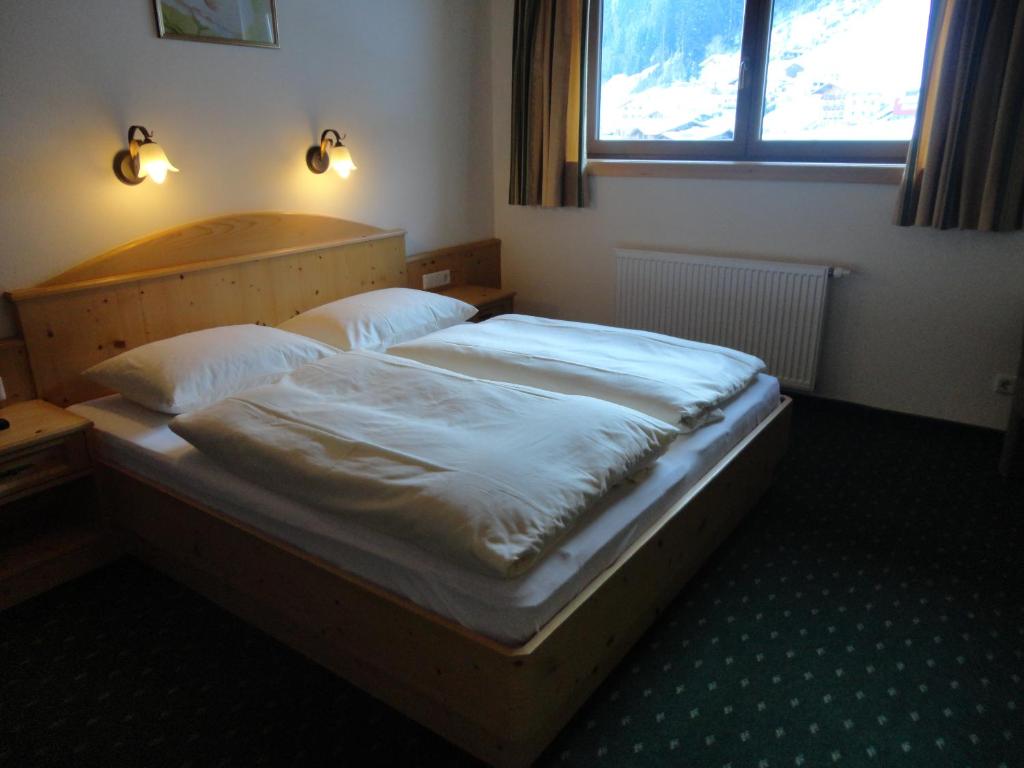 Двухместный (Двухместный номер с 1 кроватью, без балкона) гостевого дома Hotel Garni Klocker, Целль-ам-Циллер