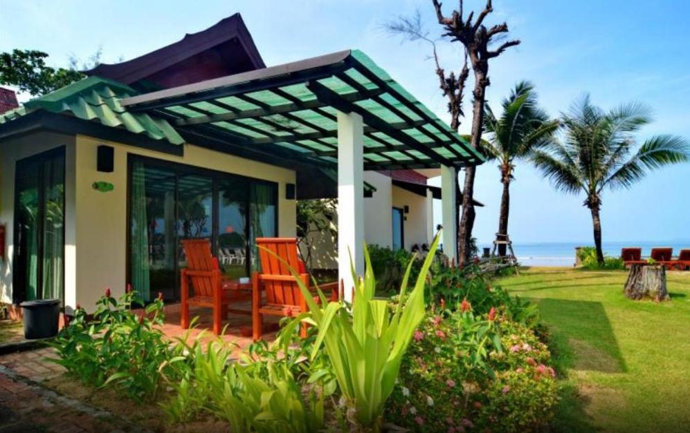 Сьюит (Суперлюкс с видом на море) курортного отеля Golden Bay Cottage, Ко Ланта
