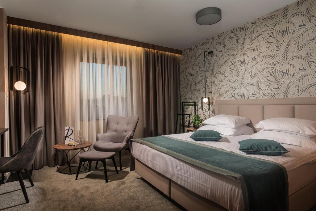 Двухместный (Классический двухместный номер с 1 кроватью или 2 отдельными кроватями, предоставляется парковка) отеля Central Park Hotel, София