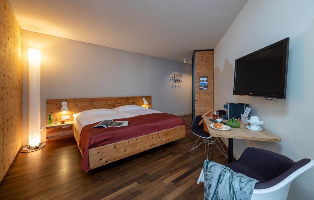 Двухместный (Улучшенный двухместный номер с 1 кроватью) отеля Hotel Schweizerhof Sils-Maria, Санкт-Мориц