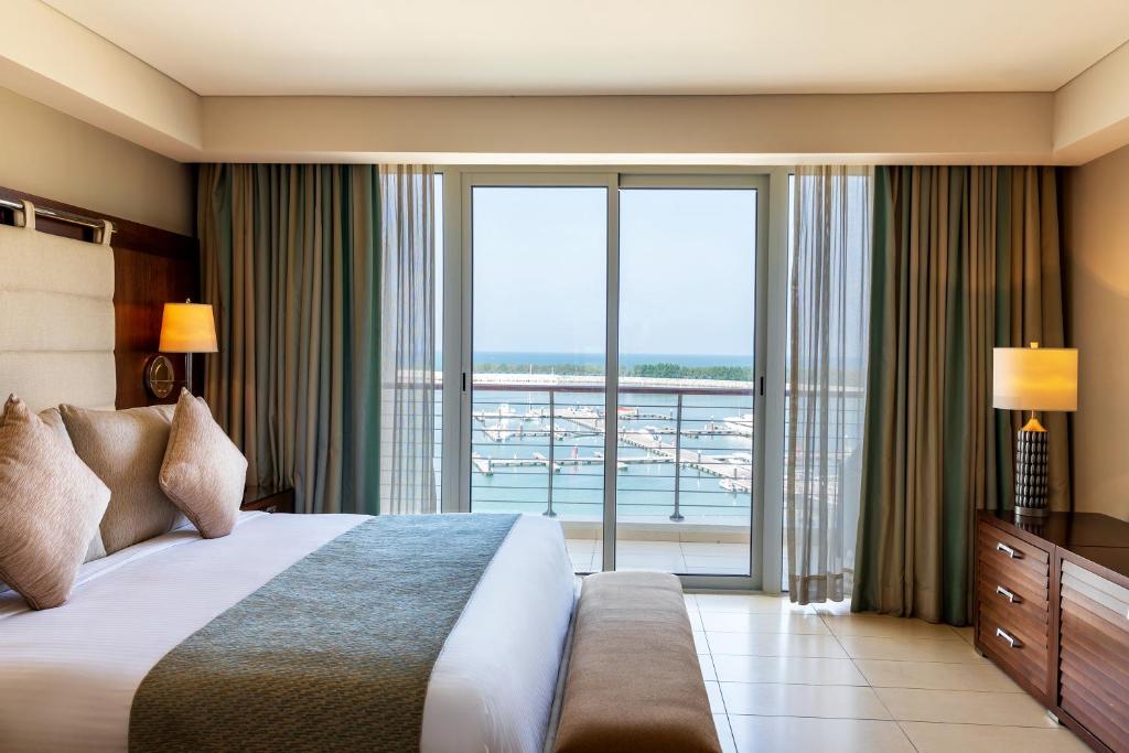 Апартаменты (One Bedroom Sea view Apartment (1 adults)), Millennium Resort Mussanah