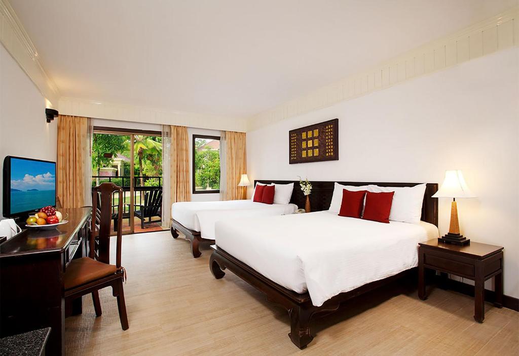 Двухместный (Двухместный номер Делюкс с 1 кроватью или 2 отдельными кроватями, вид на сад) курортного отеля Centara Seaview Resort Khao Lak, Кхаулак