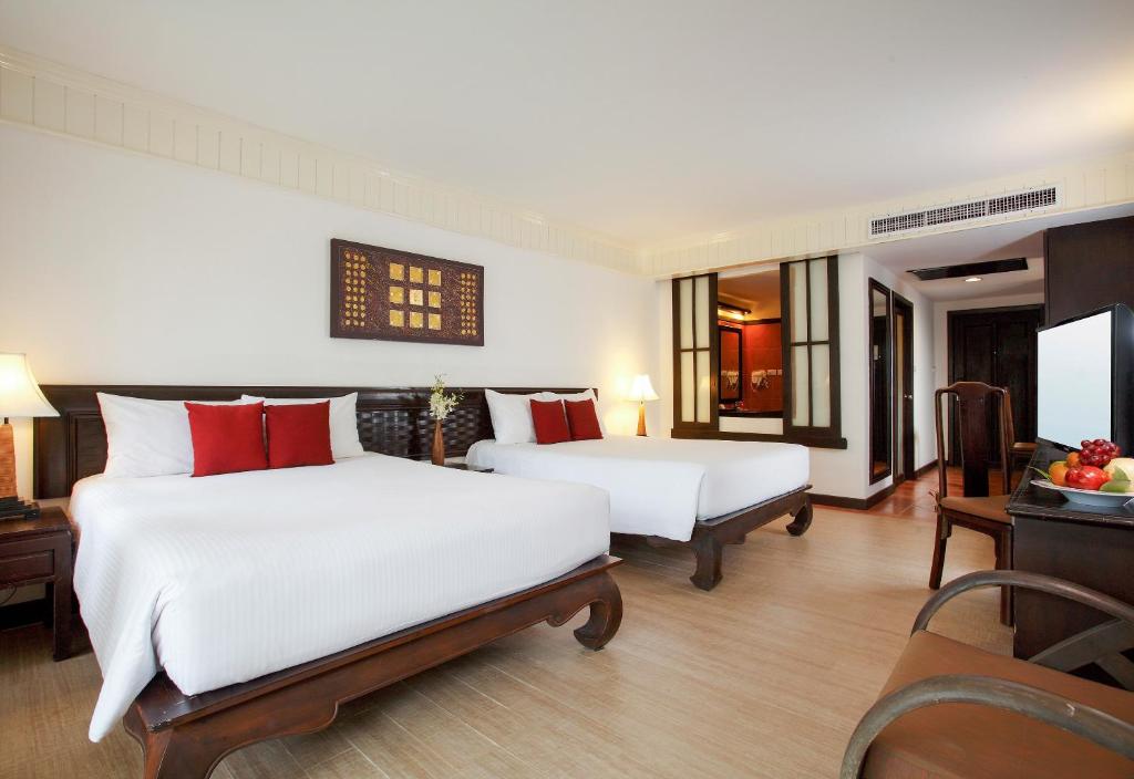 Двухместный (Двухместный номер Делюкс с 1 кроватью или 2 отдельными кроватями, вид на сад (для 3 взрослых)) курортного отеля Centara Seaview Resort Khao Lak, Кхаулак