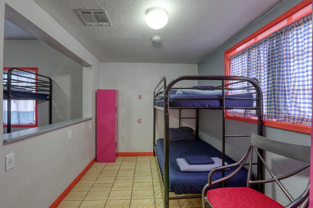 Номер (Кровать в общем 8-местном номере для женщин), Sin City Hostel