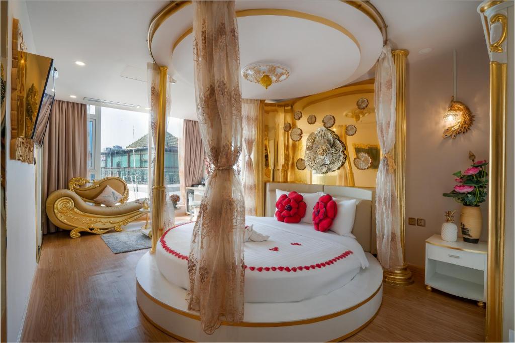 Двухместный (Номер Gold с кроватью размера «king-size»), Cicilia Saigon Hotels & Spa