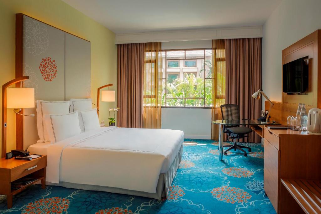 Двухместный (Номер «Премьер» с кроватью размера «king-size») отеля Swissotel Merchant Court Singapore, Сингапур (город)