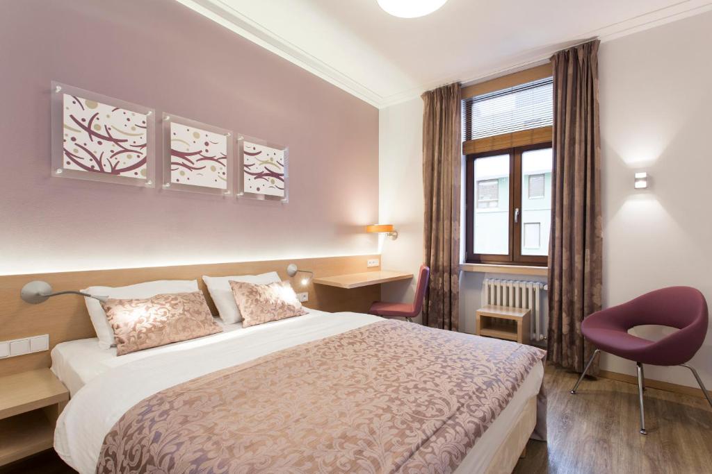 Двухместный (Двухместный номер Делюкс с 1 кроватью или 2 отдельными кроватями) отеля Carol, Прага