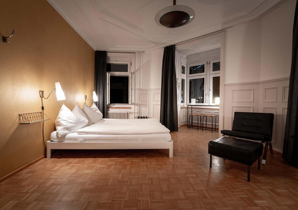 Двухместный (Номер с кроватью размера «queen-size» и общей ванной комнатой) гостевого дома Gasthaus zum Guten Glück, Цюрих