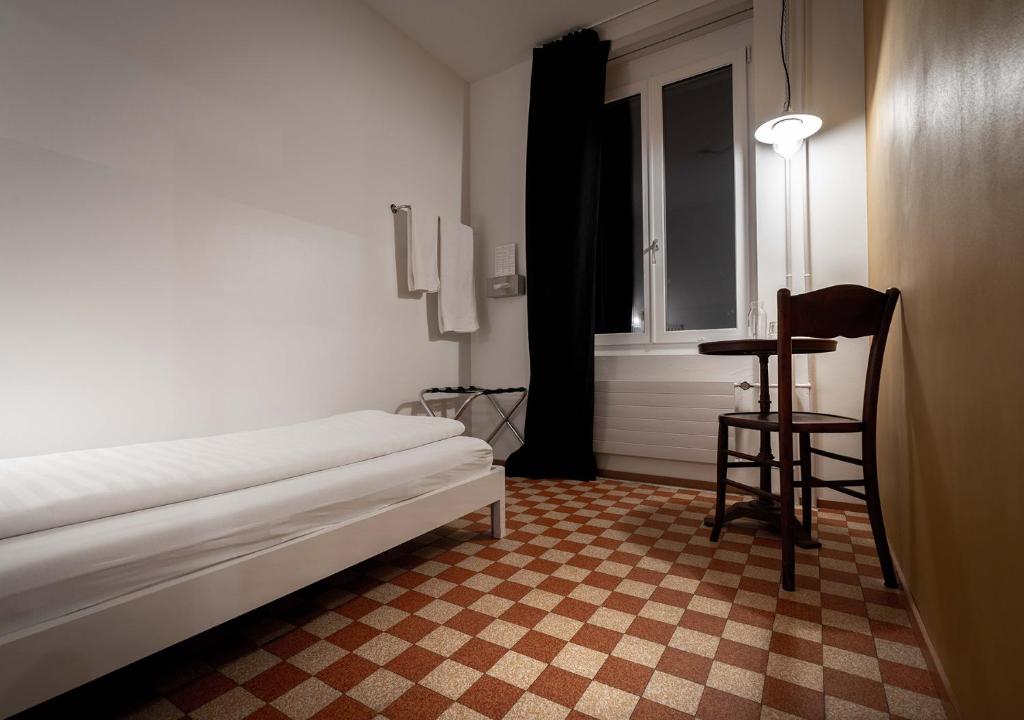 Одноместный (Бюджетный одноместный номер с общей ванной комнатой) гостевого дома Gasthaus zum Guten Glück, Цюрих
