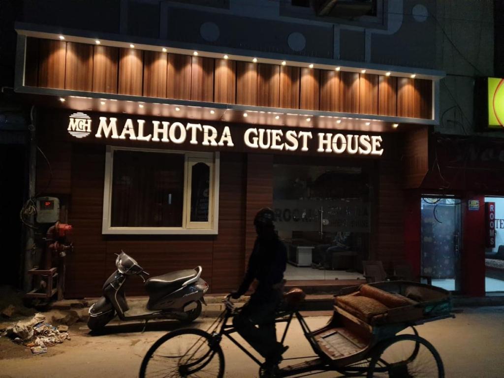 Отель Malhotra Guest House, Амритсар