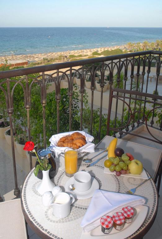 Двухместный (Классический номер Твин с частичным видом на море) отеля Mövenpick Resort & Marine Spa Sousse, Сус