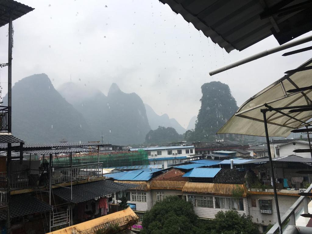 Семейный (Семейный люкс с балконом), Climbers Inn Yangshuo West Street