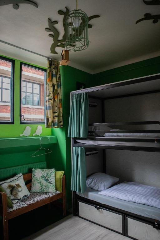Семейный (Семейный номер с собственной ванной комнатой в том же коридоре) хостела Hostel ROOM Rotterdam, Роттердам