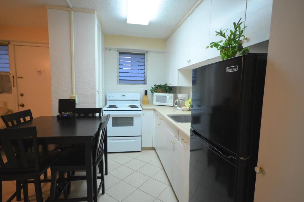 Апартаменты (Апартаменты), Hawaiian King 501 Studio, Pool and BBQ Grill, Sleeps 4