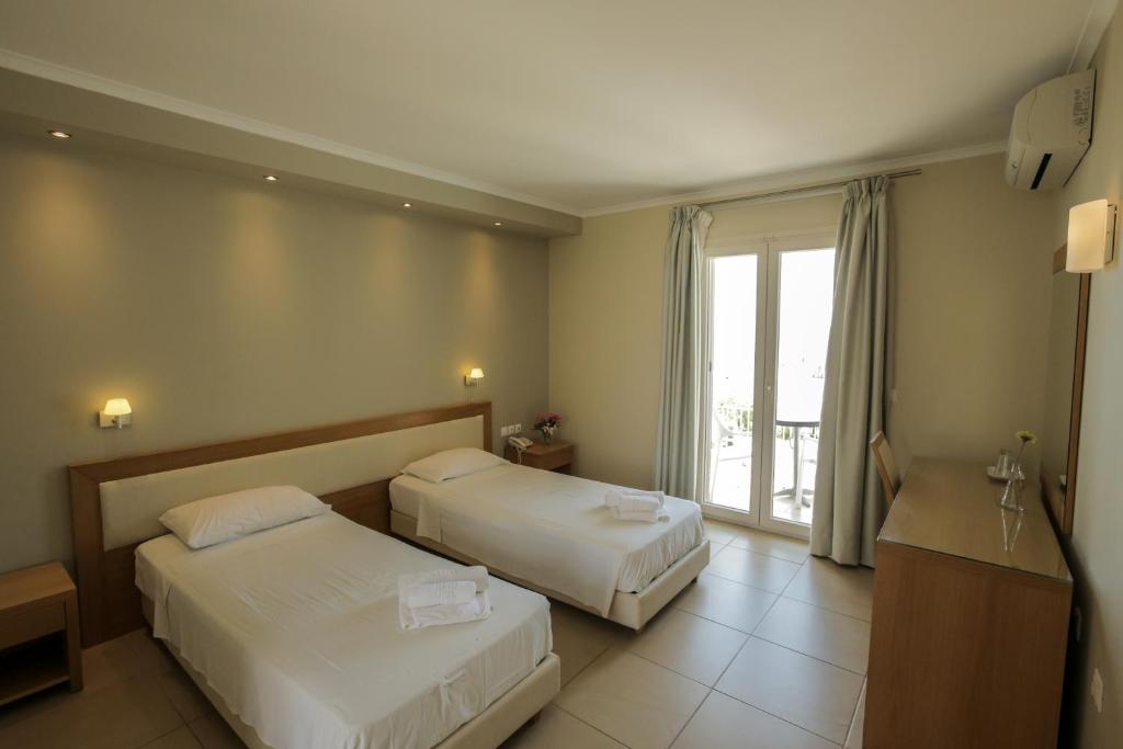 Двухместный (Двухместный номер с 2 отдельными кроватями и видом на море) отеля Cosmos Hotel, Василики