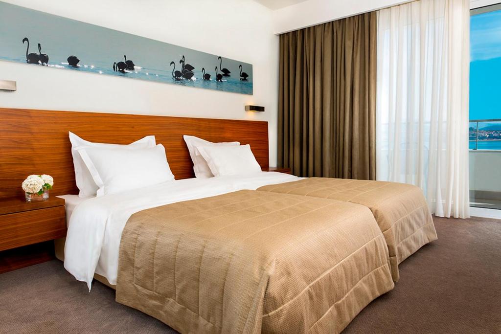 Двухместный (Улучшенный двухместный номер с 1 кроватью или 2 отдельными кроватями и видом на море) отеля Lucy Hotel, Кавала