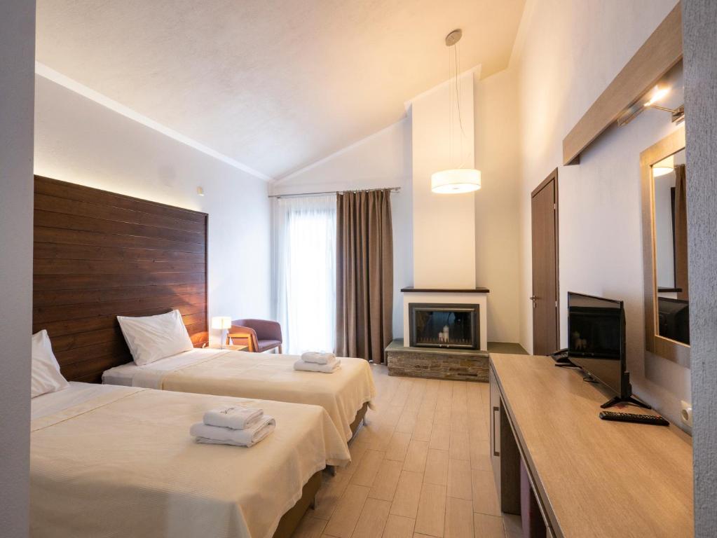 Двухместный (Двухместный номер с 1 кроватью, балконом и видом на горы.) отеля Bebis Hotel, Коккино-Неро
