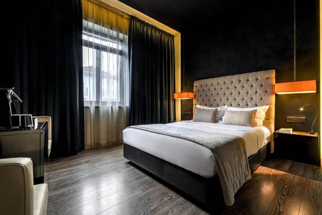 Двухместный (Улучшенный двухместный номер с 1 кроватью) отеля 9Hotel Mercy, Лиссабон