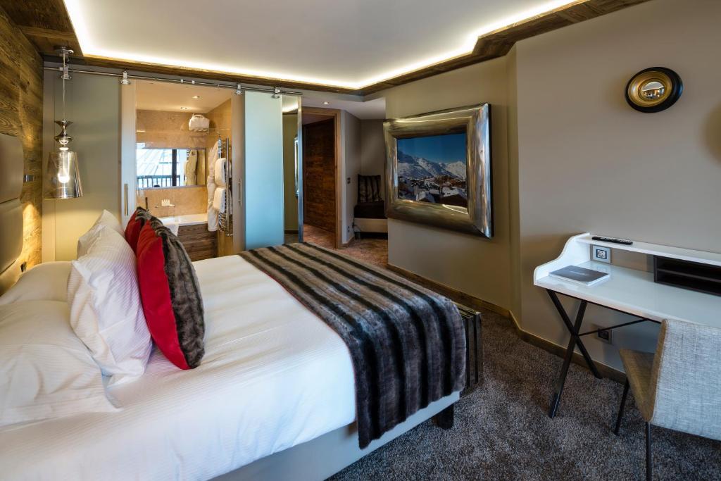 Двухместный (Улучшенный номер) отеля Hotel Koh-I Nor Val Thorens, Валь-Торанс