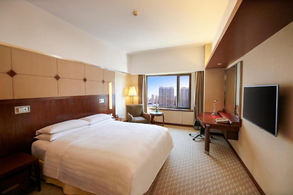 Двухместный (Клубный номер «Горизонт» с кроватью размера «king-size» и видом на город) отеля Shangri-La Hotel, Harbin, Харбин