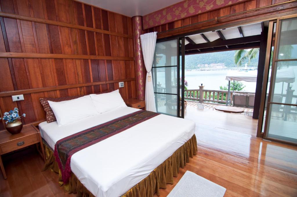 Вилла (Тайская вилла Делюкс с видом на море) курортного отеля Bhuvarin Resort, Ко Чанг
