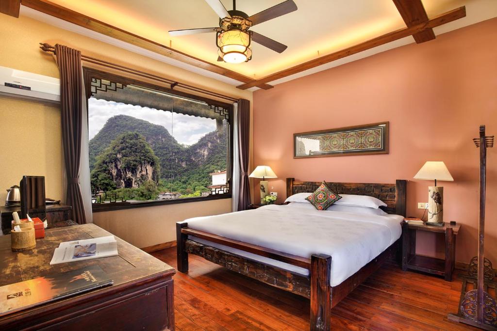 Сьюит (Улучшенный люкс с кроватью размера «king-size»), Yangshuo Mountain Nest Boutique Hotel