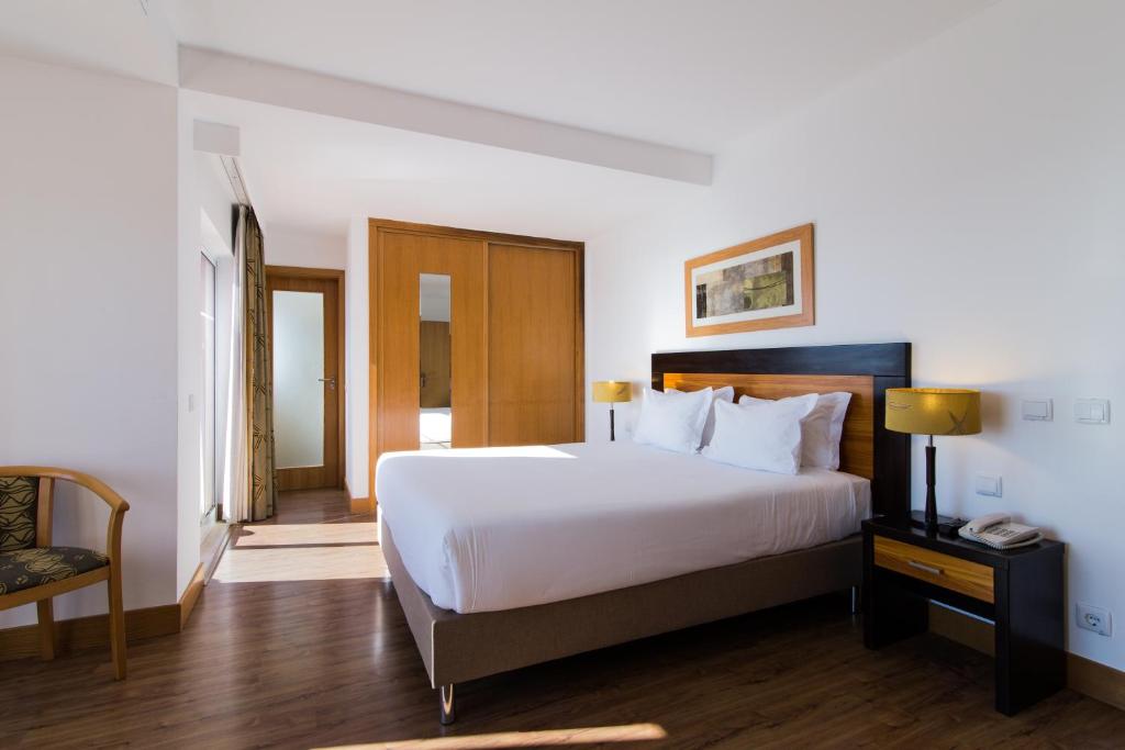 Двухместный (Стандартный двухместный номер с 1 кроватью или 2 отдельными кроватями) отеля Hotel Quarteirasol, Картейра