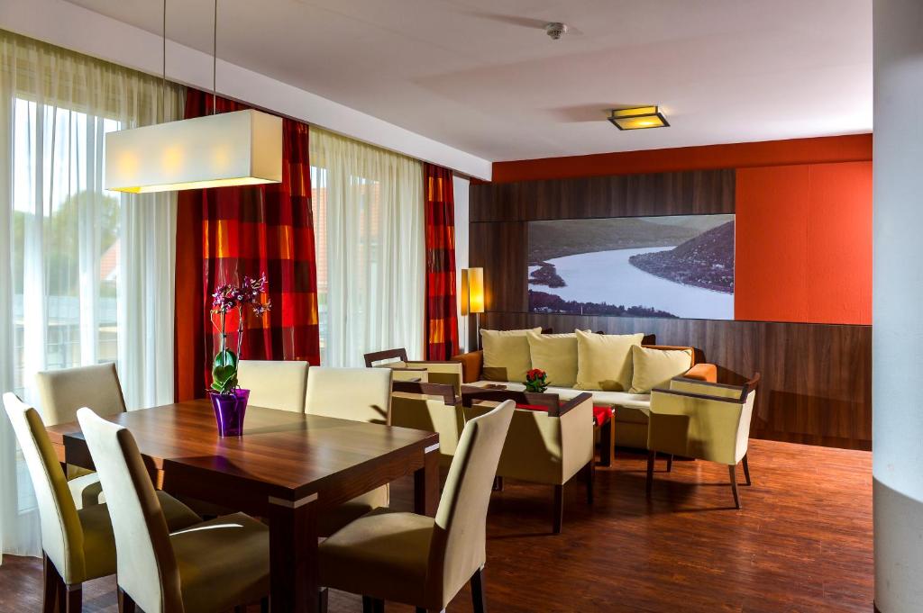 Сьюит (Люкс с 2 спальнями) отеля Royal Club Hotel, Вишеград