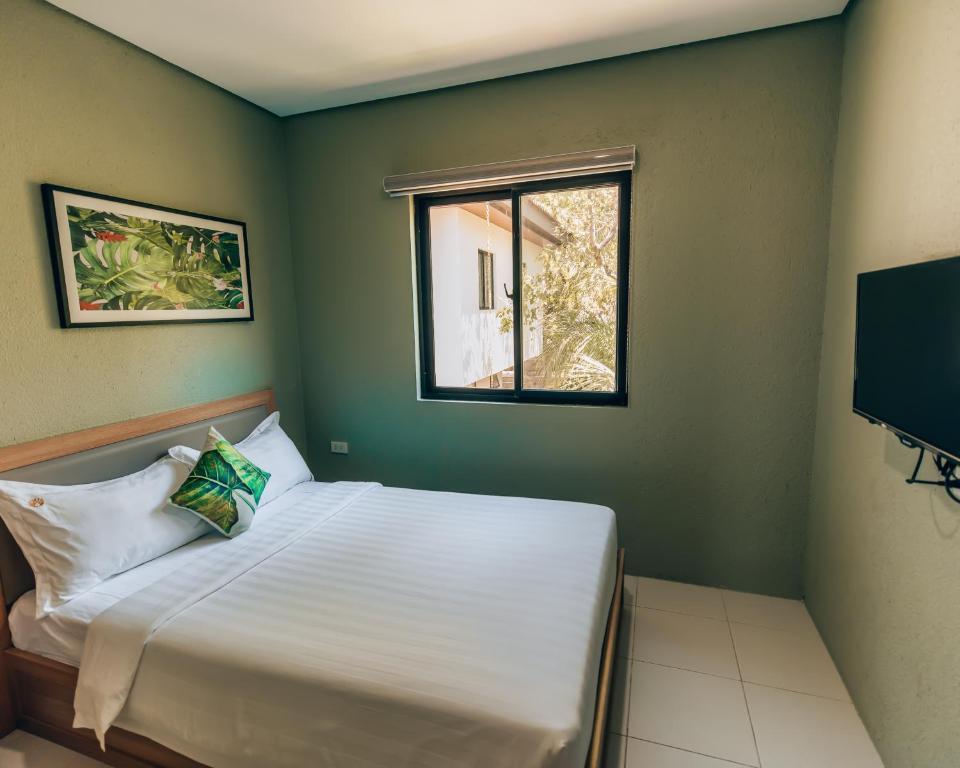Двухместный (Номер эконом-класса с общей ванной комнатой) курортного отеля Pearl Vista de Coron Resort Hotel, Корон
