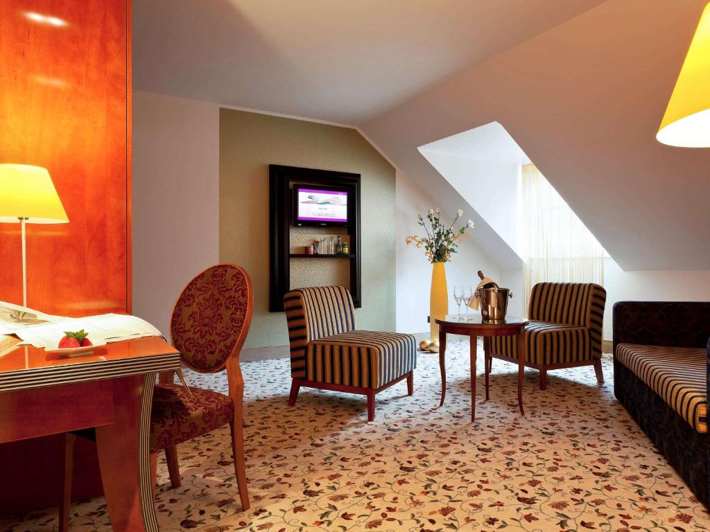 Сьюит (Улучшенный люкс) отеля Mercure Grand Hotel Biedermeier Wien, Вена