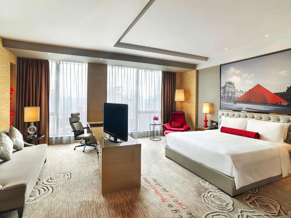 Двухместный (Роскошный номер «Премиум» с кроватью размера «king-size») отеля Sofitel Guangzhou Sunrich, Гуанчжоу