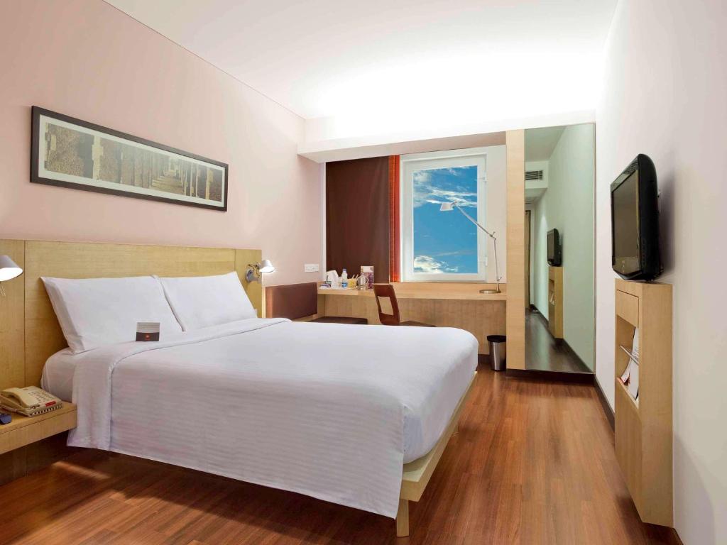 Двухместный (Japanese Premier Room with Extra Benefits) отеля ibis Gurgaon Golf Course Road - An AccorHotels Brand, Гургаон