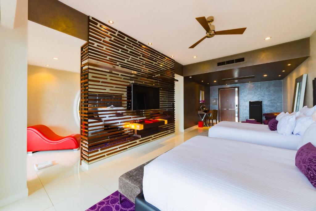 Двухместный (Mousai Junior Suite Two Double Beds North with Ocean View) курортного отеля Hotel Mousai - Adults Only, Пуэрто-Вальярта