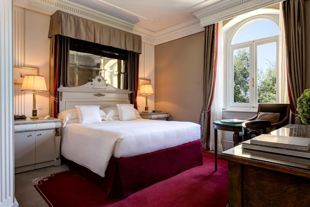 Двухместный (Двухместный номер Делюкс с 1 кроватью) отеля Hotel Regency-Small Luxury Hotels of the World, Флоренция