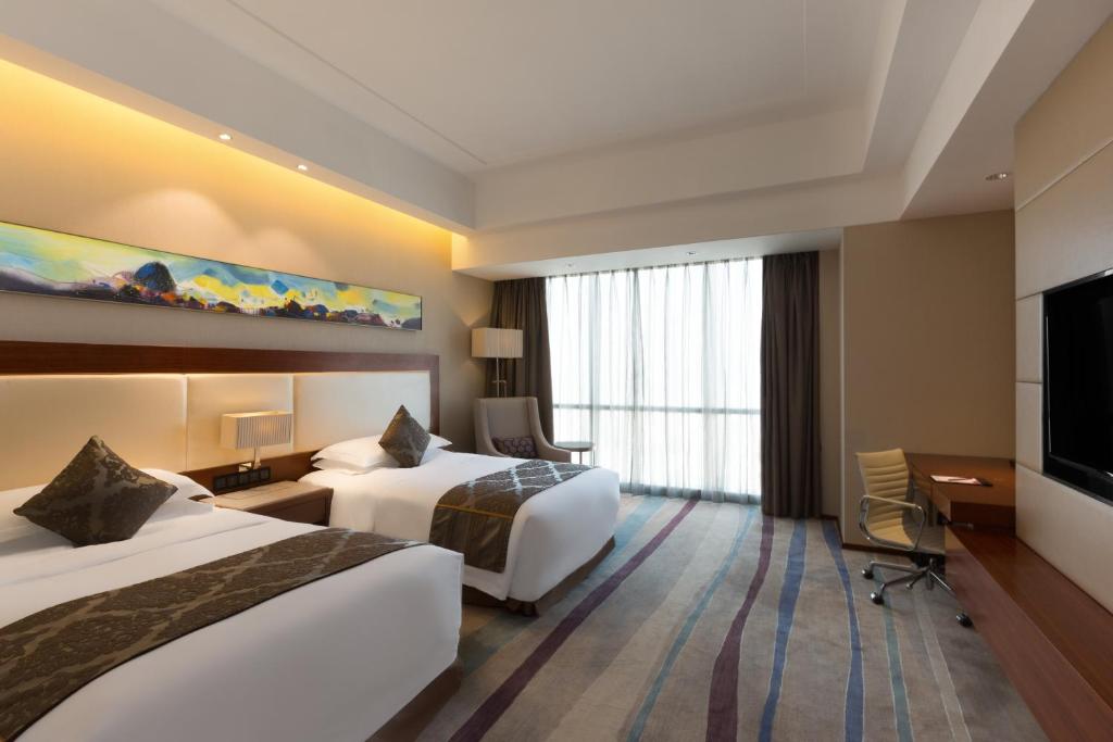 Трехместный (Стандартный двухместный номер с 2 отдельными кроватями) отеля Crowne Plaza Wuxi Taihu, Уси