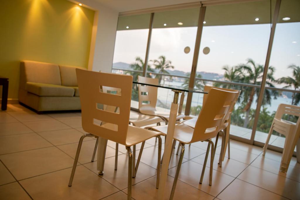 Сьюит (Люкс с 2 спальнями и 2 кроватями рамера queen-size - Для некурящих) отеля Residencial Playa Hornos, Акапулько-де-Хуарес