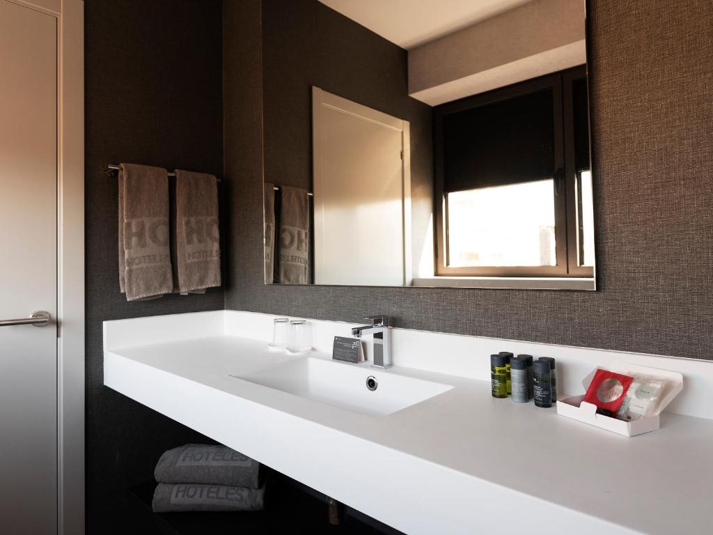 Двухместный (Улучшенный двухместный номер с 1 кроватью или 2 отдельными кроватями) отеля HG City Suites Barcelona, Барселона