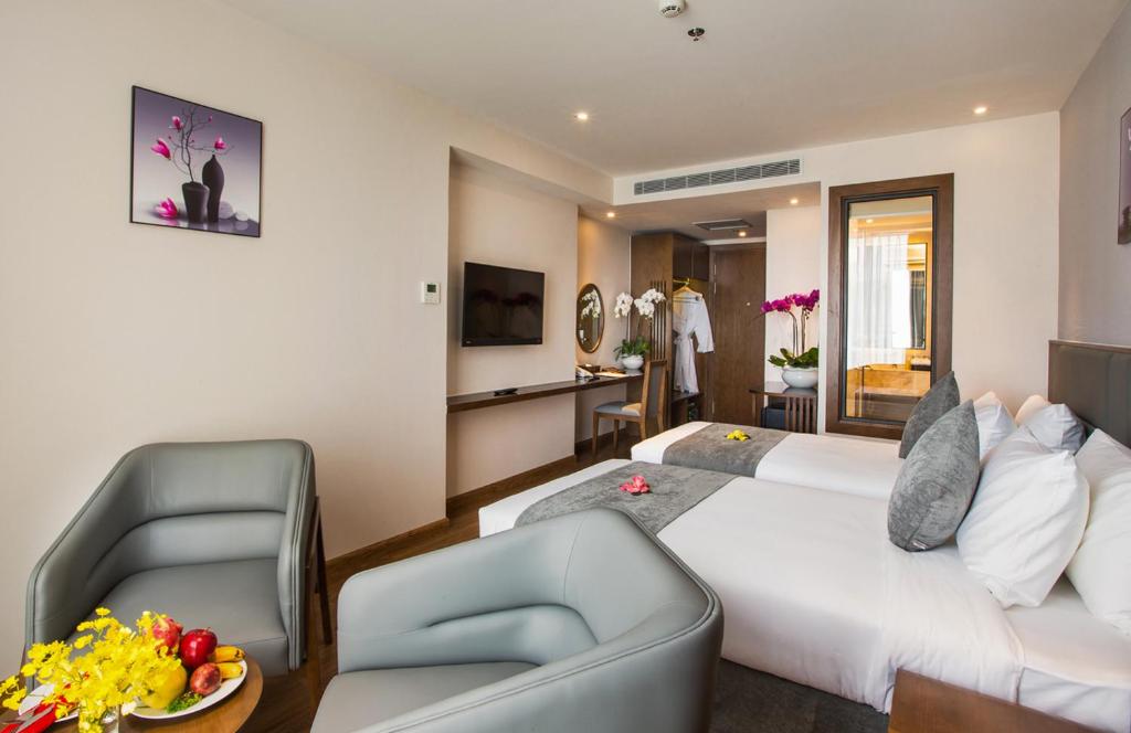 Двухместный (Двухместный номер Делюкс с 1 кроватью или 2 отдельными кроватями, вид на город) отеля DTX Hotel Nha Trang, Нячанг