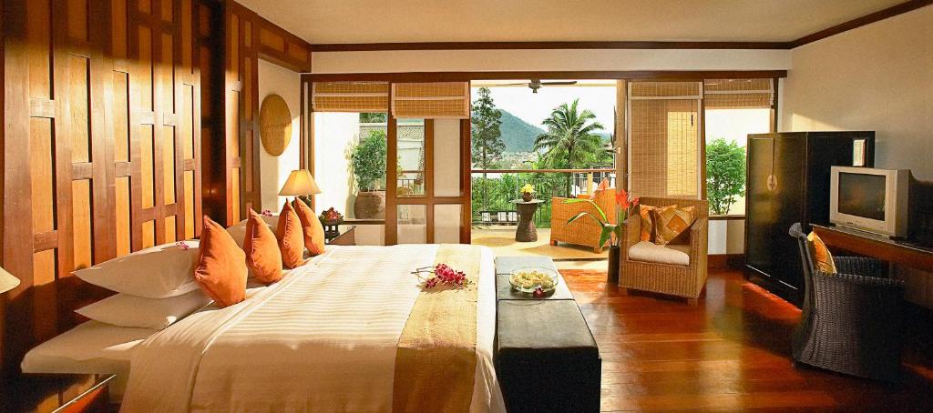 Двухместный (Двухместный номер Делюкс с 1 кроватью или 2 отдельными кроватями и видом на море) курортного отеля Baan Yin Dee Boutique Resort Phuket, Пхукет