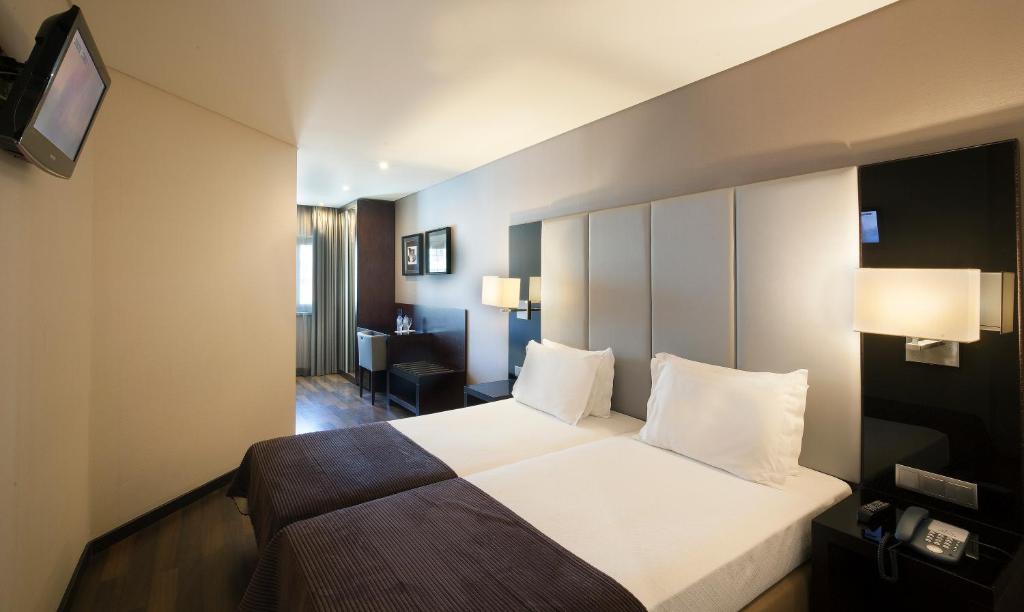 Двухместный (Специальное предложение - Стандартный двухместный номер с 2 отдельными кроватями) отеля Luxe Hotel By TURIM Hotels, Лиссабон